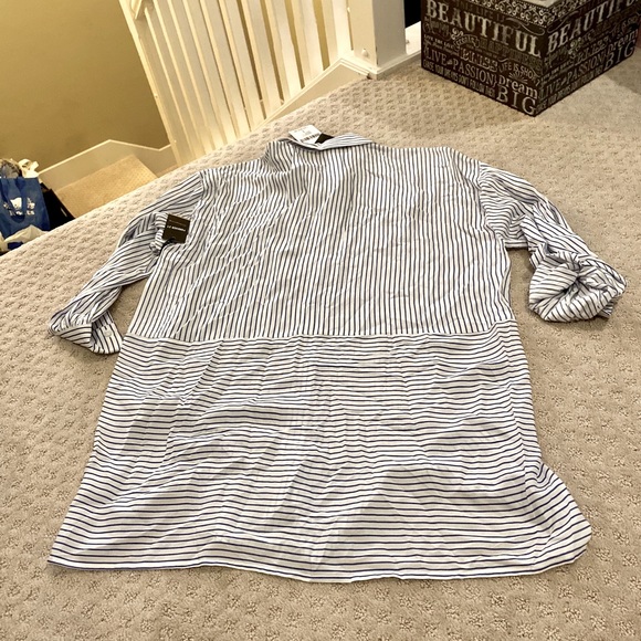 3/$20 ☀️ BNWT F21 Striped Button Up Blouse - Picture 2 of 5